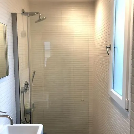 60sqm Design With Stunning View باريس